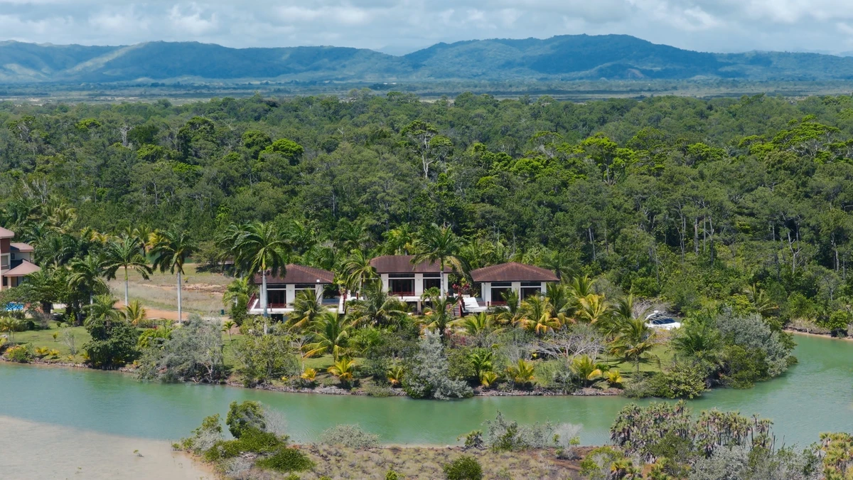 Villa Bella Serena, Lot 6 | Islands Waterfront in Red Rock