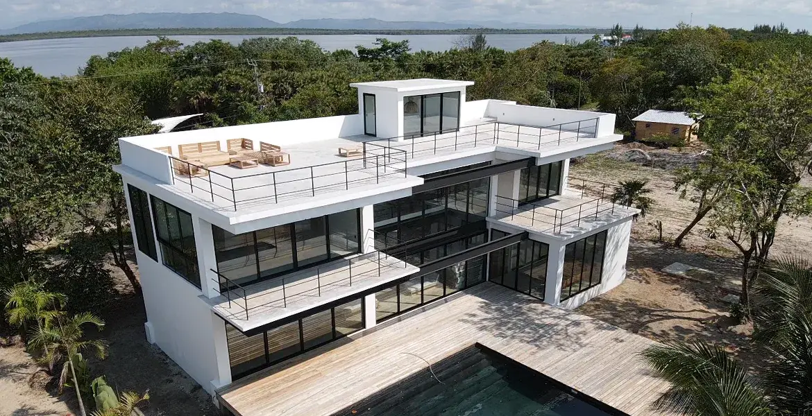 Breathtaking Beachfront 4-Bedroom Home with a Rooftop Terrace and Pool